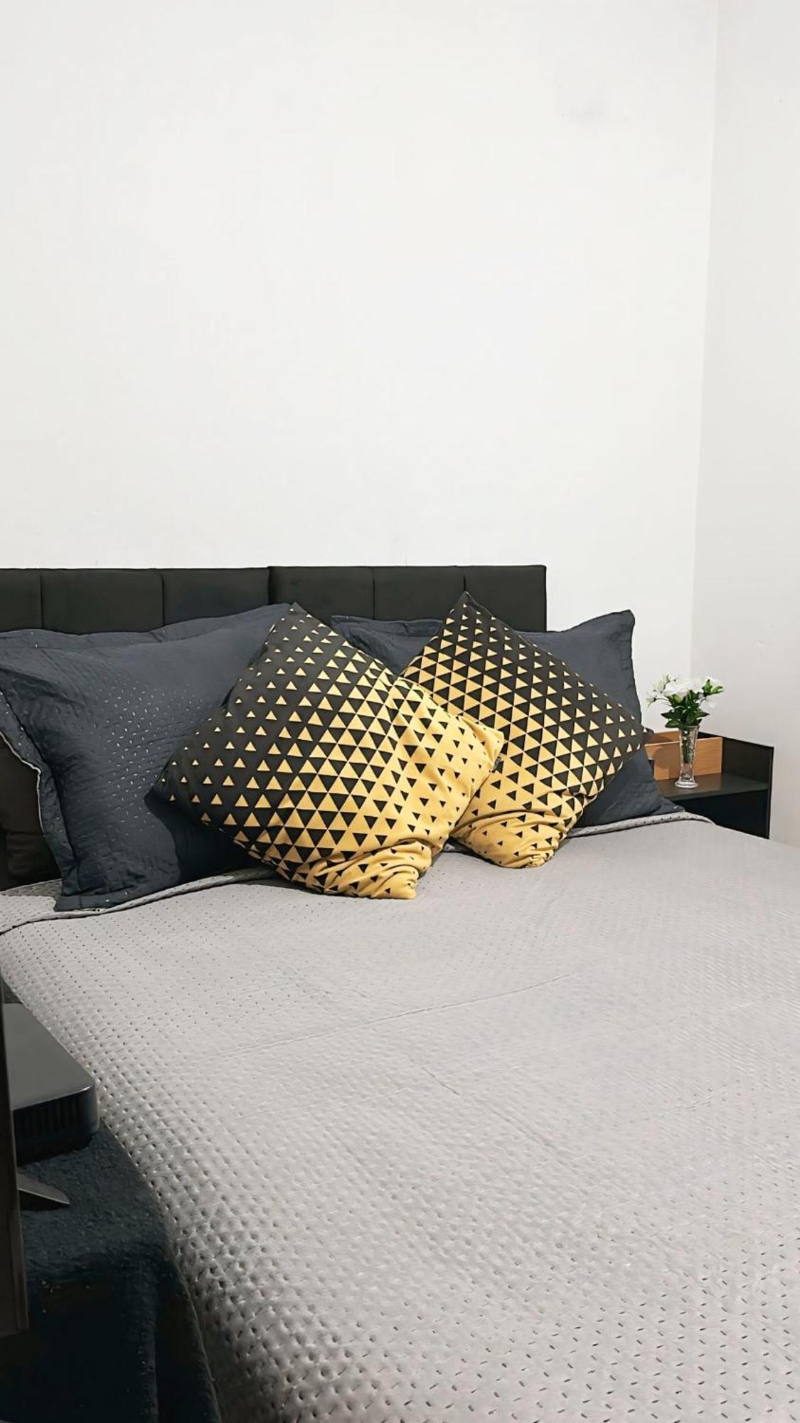 Dos Ingleses Apartamento *